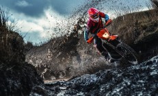 米兰体育官网-拉沃尔杯完胜戴维斯杯，辛纳惊艳四座，网球新纪元已至？