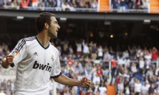 米兰登录入口-范弗利特接管季后赛之夜，北京队战术智慧如何强压马刺体系