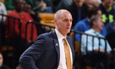 米兰体育官网-小牛球员公开炮轰主教练战术，内部隐患曝光