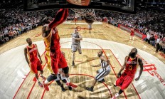 米兰体育-美网绝杀法网，梅德韦杰夫状态火热，硬地之王如何改写红土叙事？