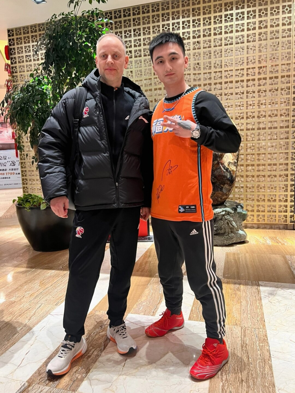 包含球队新帅上任，球员合作配合默契的词条