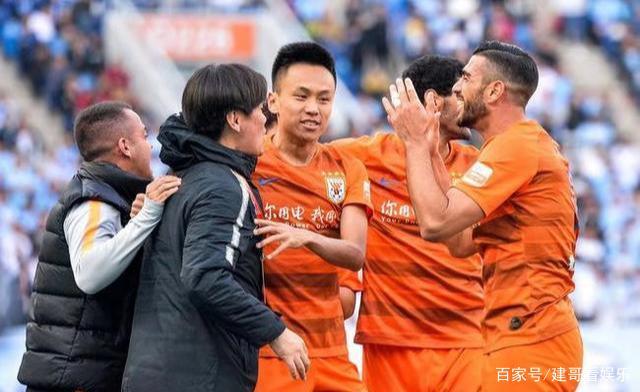 青岛黄海主场再战青岛中能，豪取胜利继续领跑的简单介绍