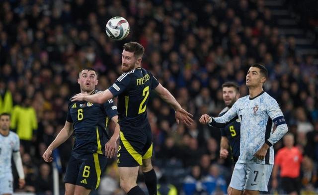 关于欧国联赛事竞争激烈，球员拼尽全力的信息