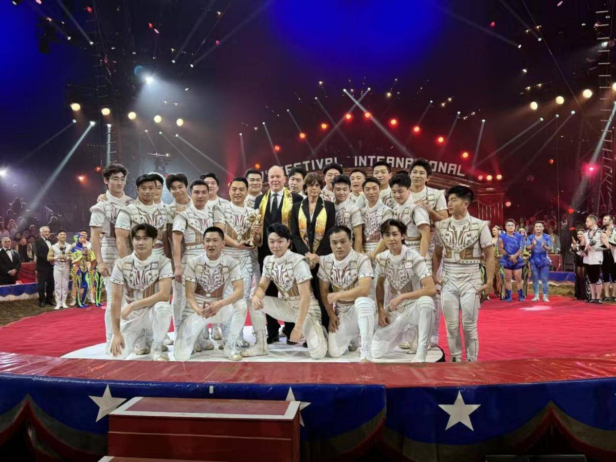 精湛技艺打动观众，男选手夺得冠军的简单介绍