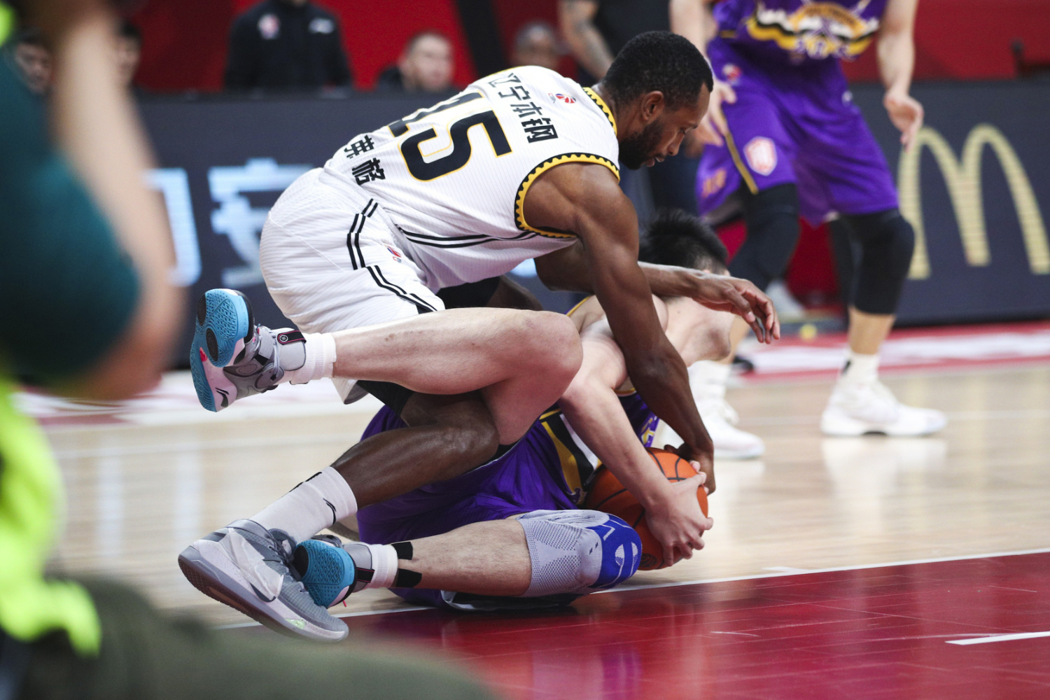 关于独行侠碾压辽宁队,库里点燃赛场的信息 关于独行侠碾压辽宁队,库里点燃赛场的信息