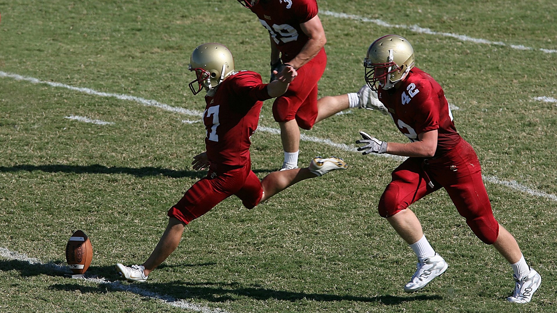绿茵场外的较量,从卡塔尔压制厄瓜多尔,看西甲国家德比中的地缘政治投影