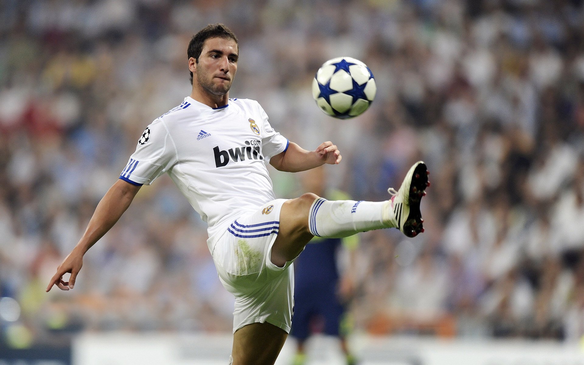 世界排名争夺战焦点战,智利封锁哥伦比亚,南美足坛格局生变